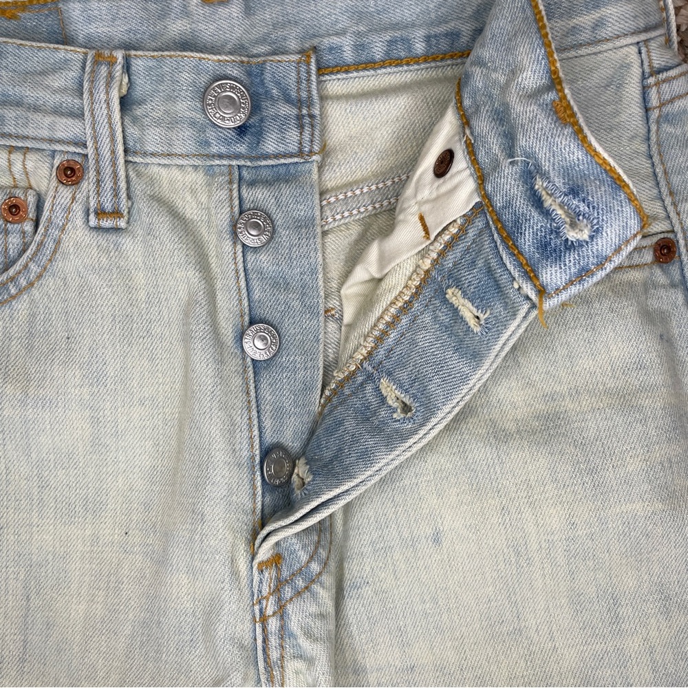 Vintage 2001 European Button Fly Levi’s 501 - Light Blue Bleach Wash - Picture 7 of 13